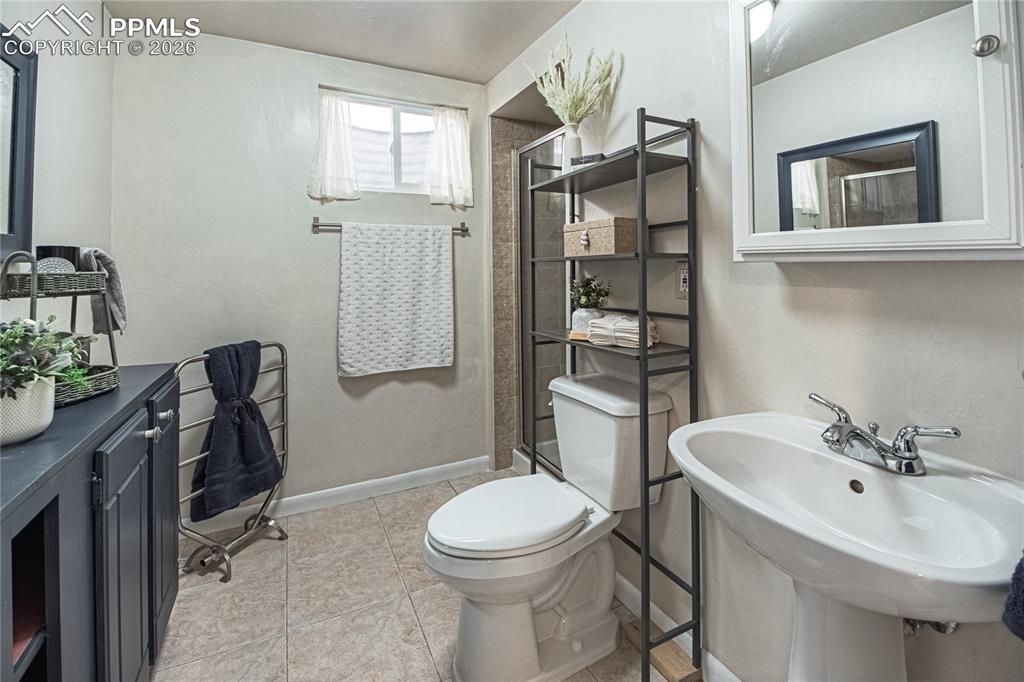 Image 26 of 38: Bathroom