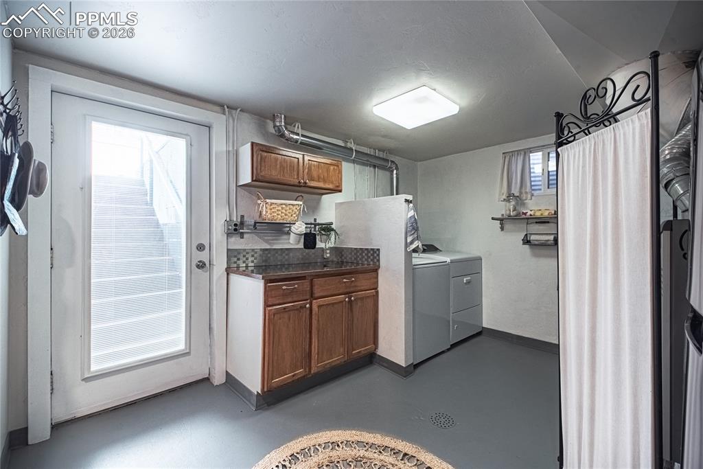 Image 30 of 38: Laundry