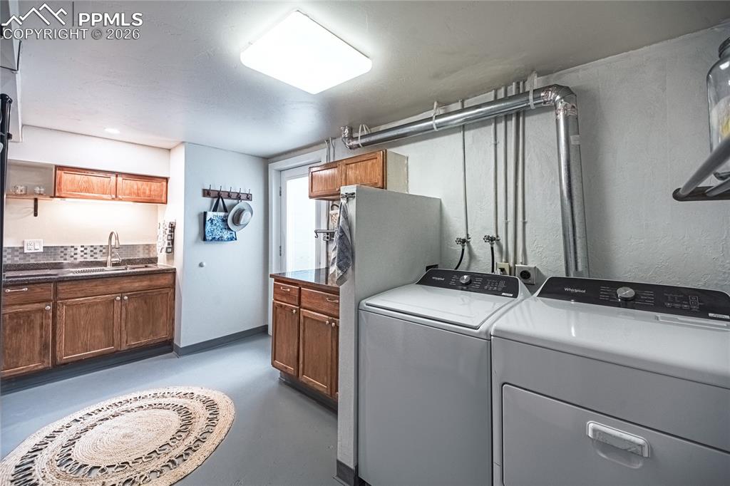 Image 31 of 38: Laundry