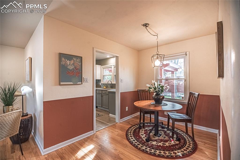 Image 9 of 38: Dining Area