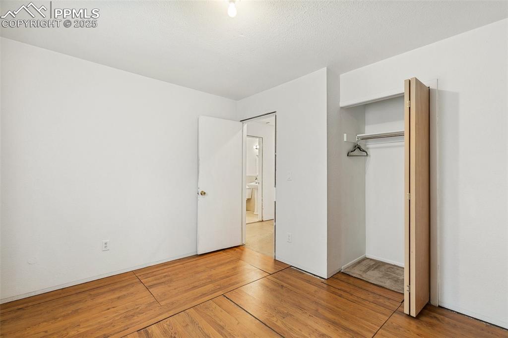 Image 24 of 27: Bedroom