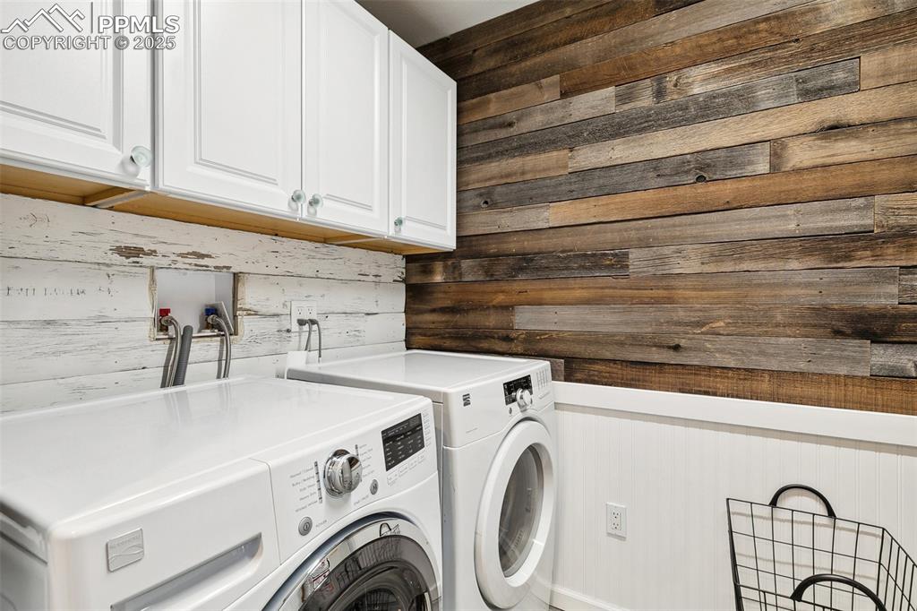 Image 25 of 27: Laundry