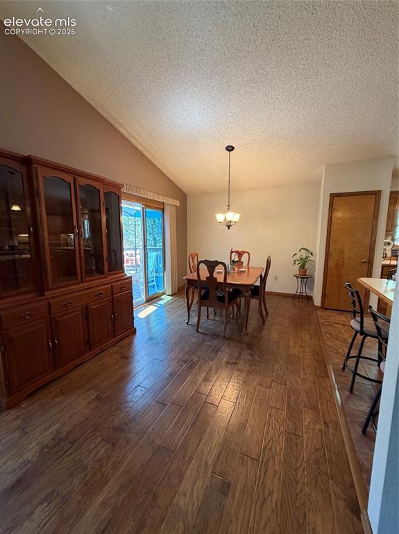 Image 14 of 46: Dining Area