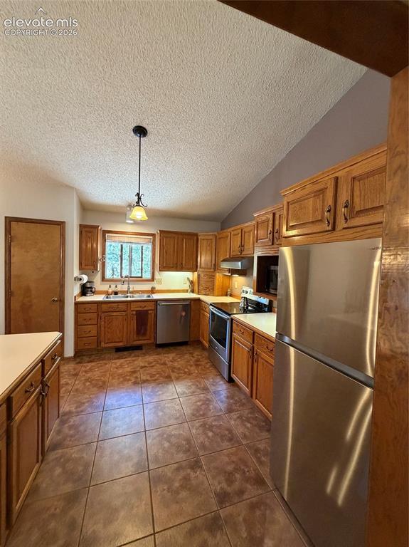 Image 16 of 46: Kitchen