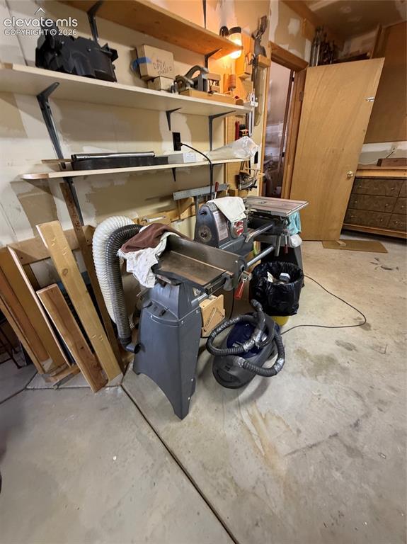 Image 36 of 46: Shopsmith and accessories included