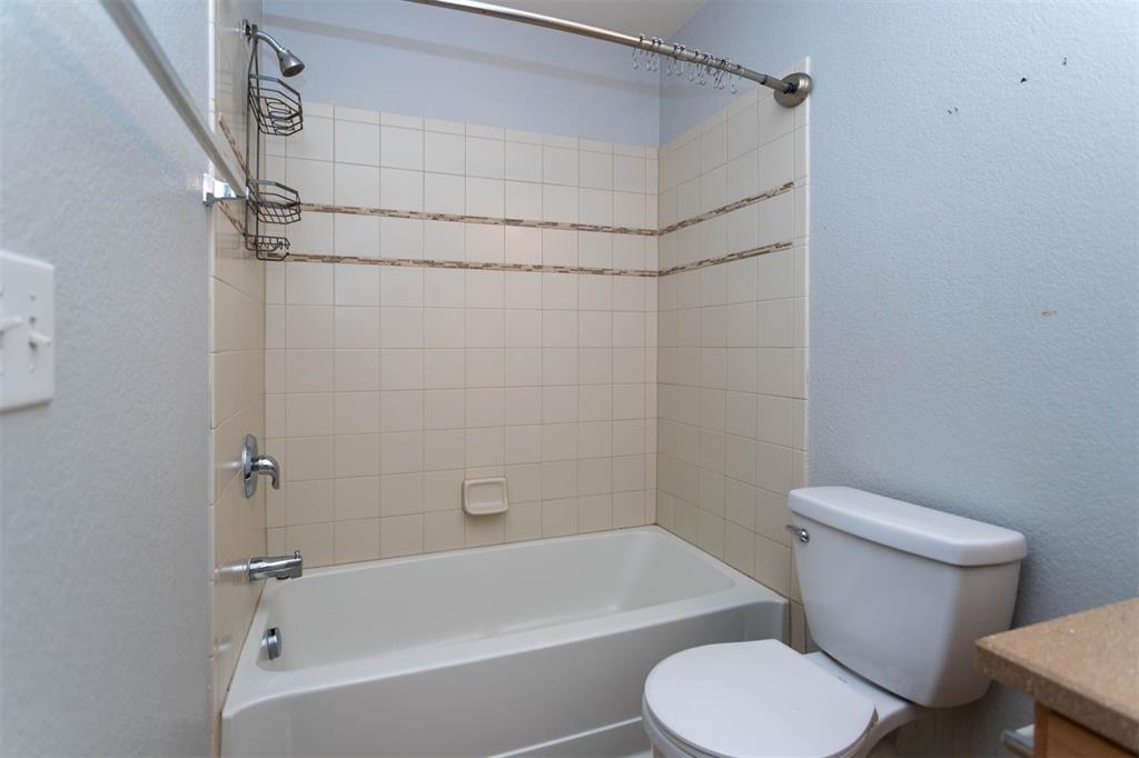 Image 13 of 31: Bathroom