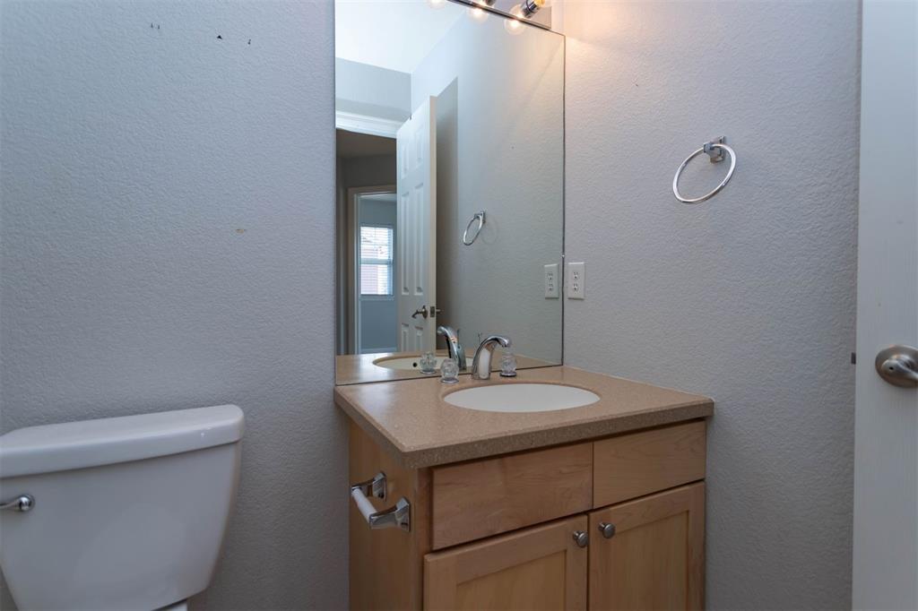 Image 14 of 31: Bathroom