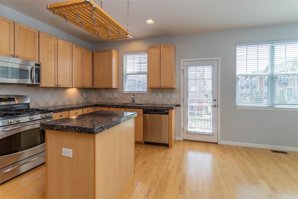 Image 15 of 31: Kitchen