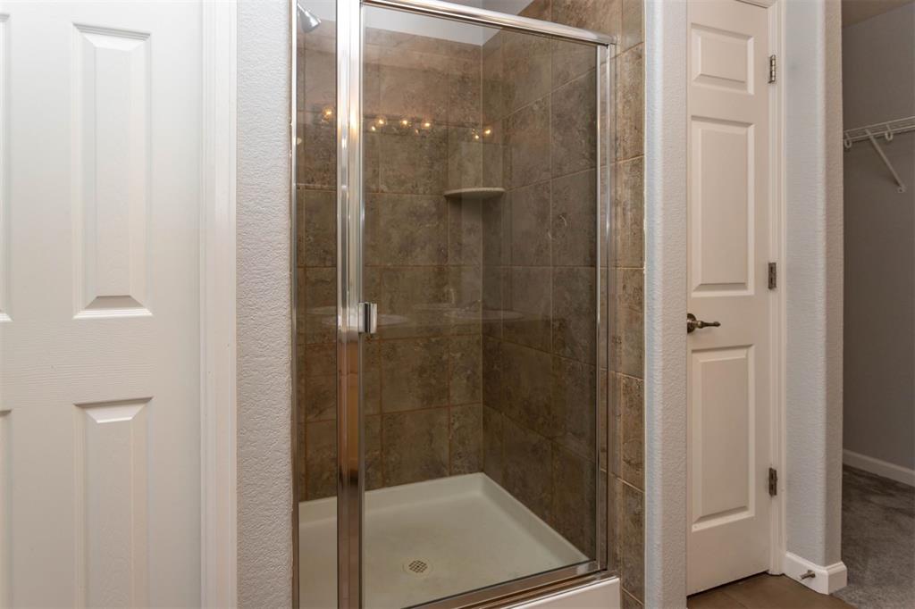 Image 7 of 31: Bathroom