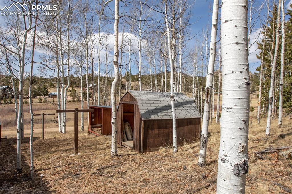 Image 21 of 38: Shed