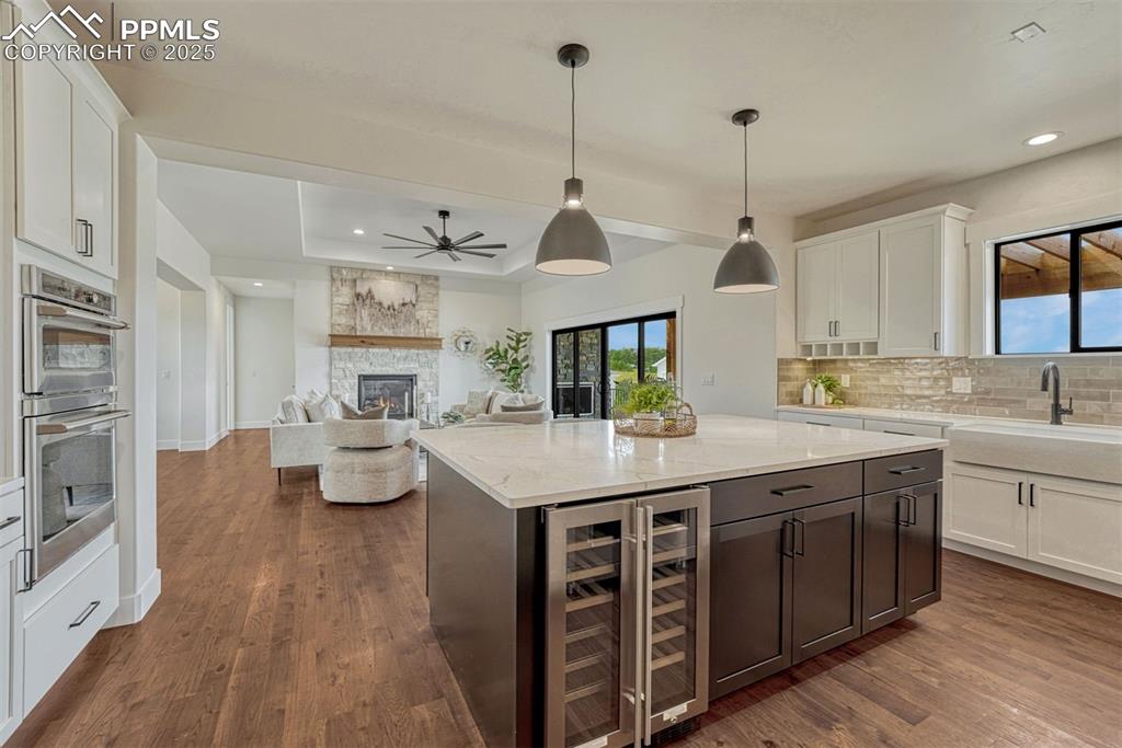 Image 18 of 50: Kitchen