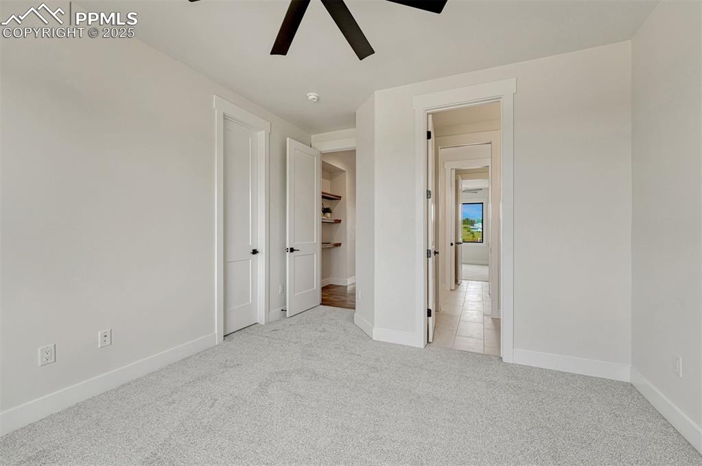 Image 28 of 50: Bedroom