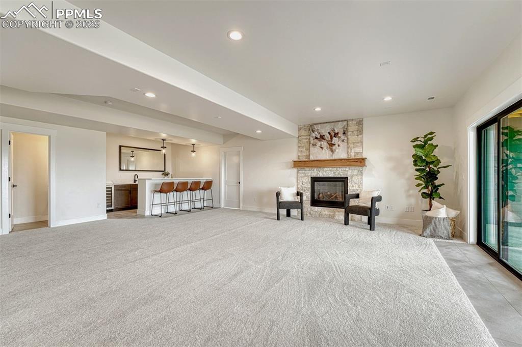 Image 29 of 50: Living Room