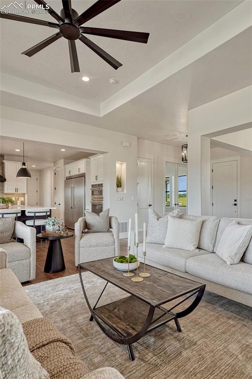 Image 40 of 50: Living Room