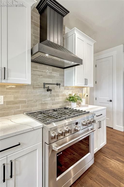 Image 41 of 50: Kitchen