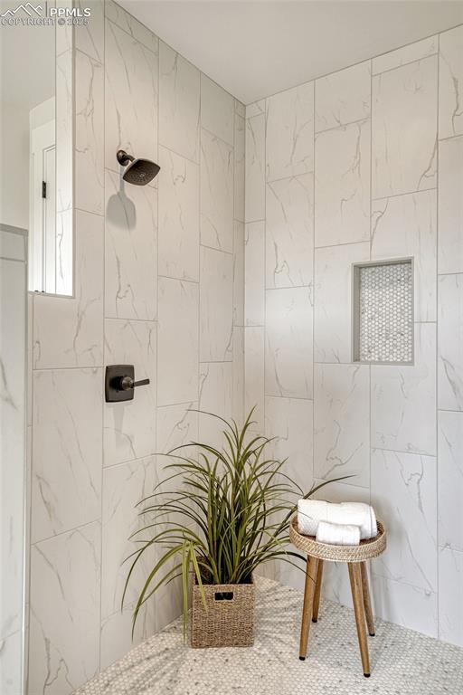 Image 42 of 50: Bathroom