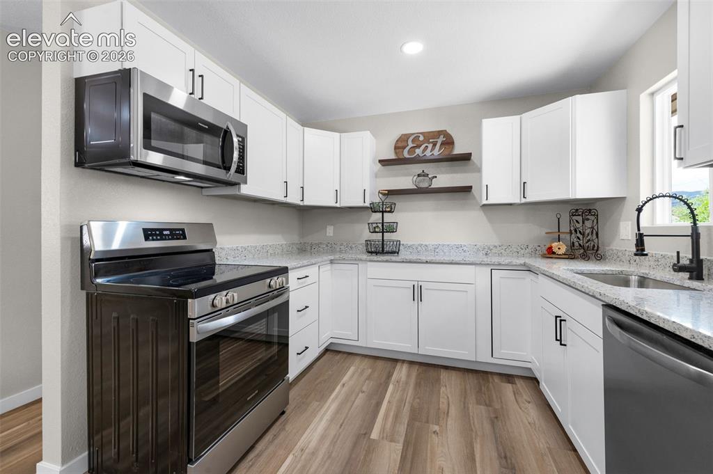 Image 8 of 42: Kitchen