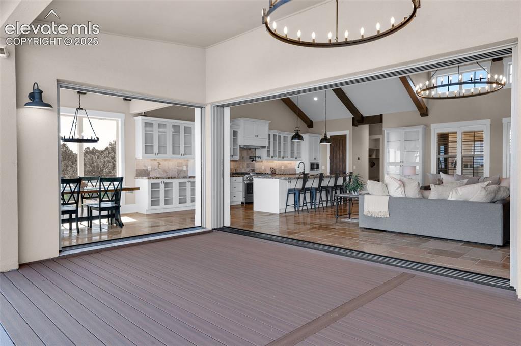 Image 16 of 50: Dining Area