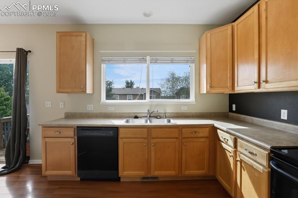 Image 11 of 44: Maple cabinets.