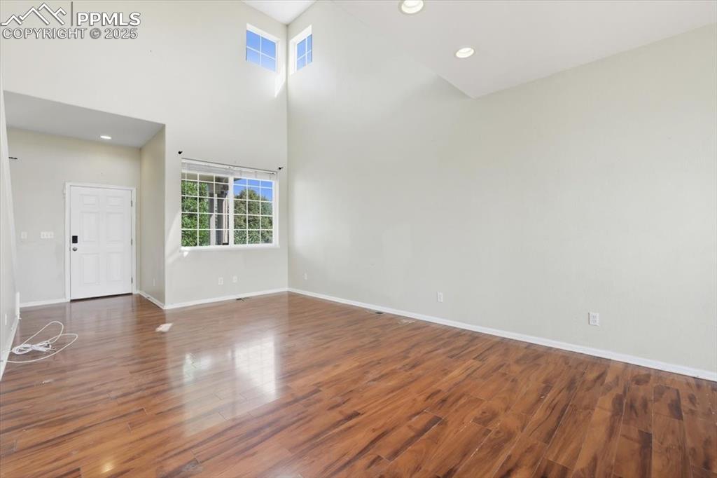 Image 6 of 44: Living room.