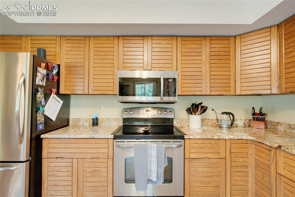 Image 20 of 47: Kitchen