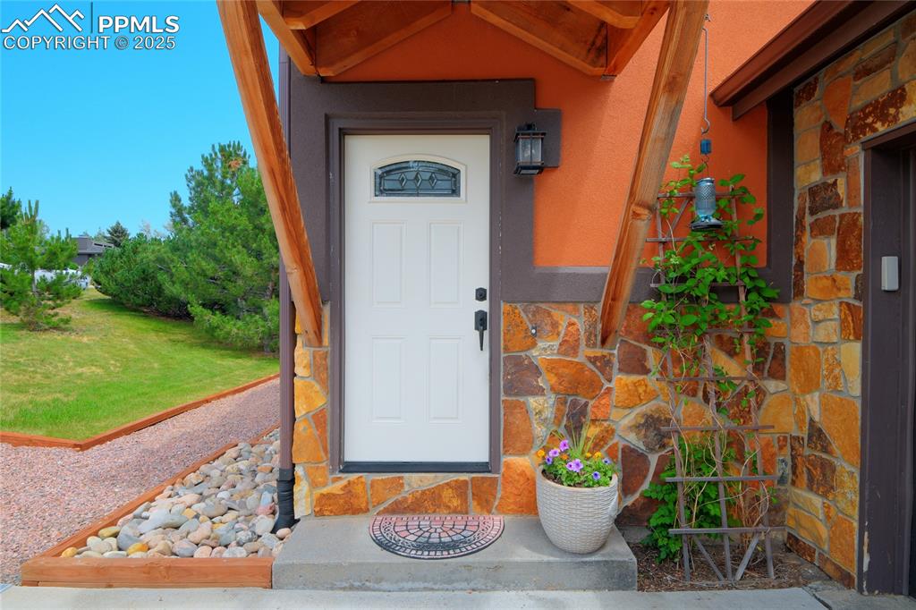 Image 4 of 47: Entry