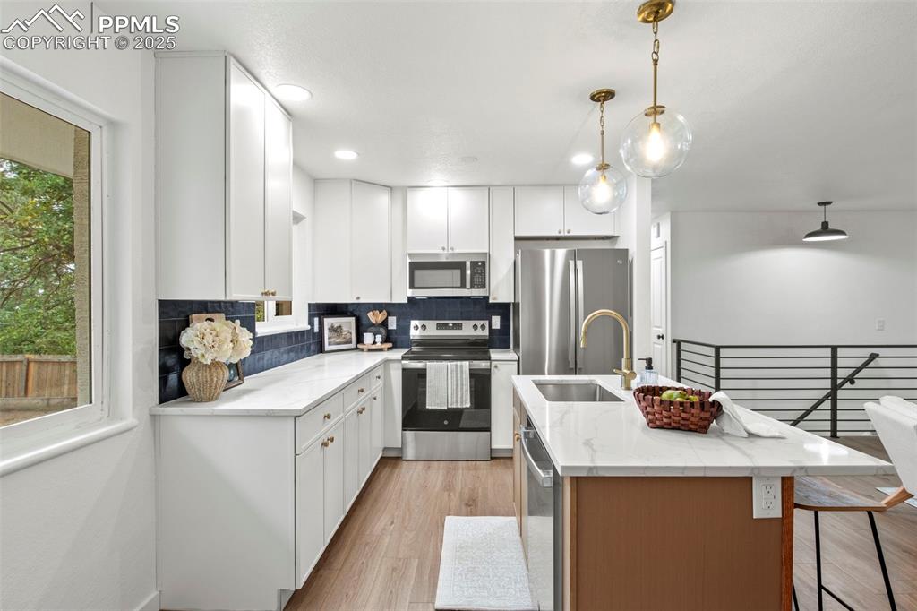Image 10 of 28: Kitchen