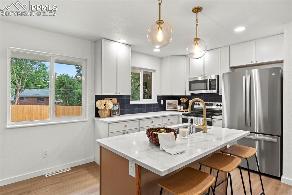 Image 13 of 28: Kitchen