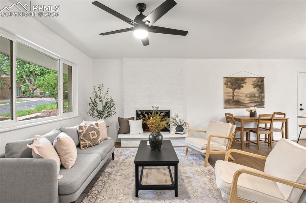 Image 6 of 28: Living Room