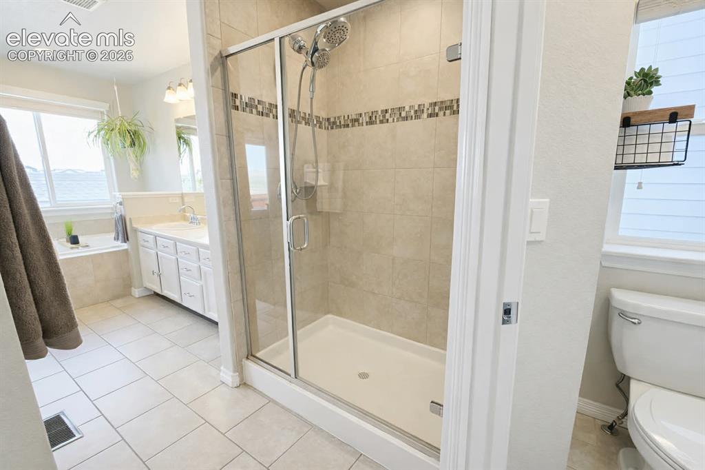 Image 17 of 32: Bathroom