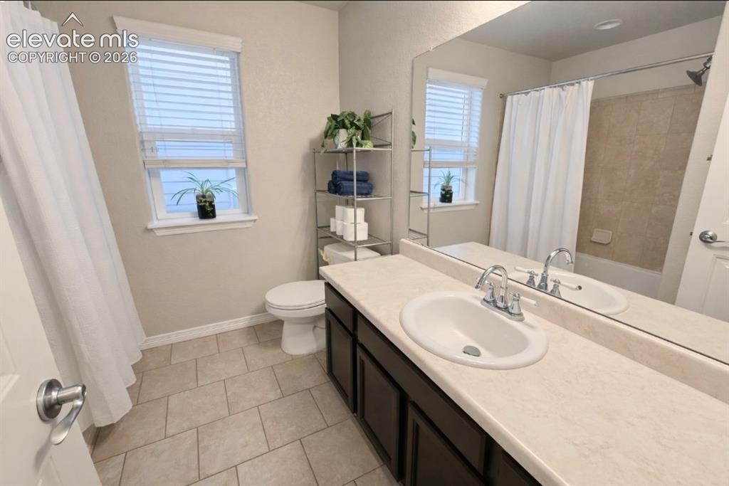 Image 22 of 32: Bathroom