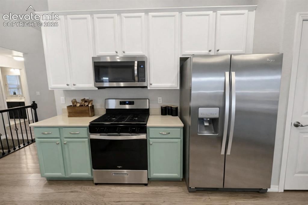 Image 4 of 32: Kitchen