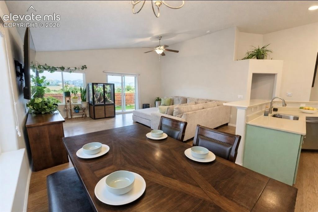 Image 6 of 32: Dining Area
