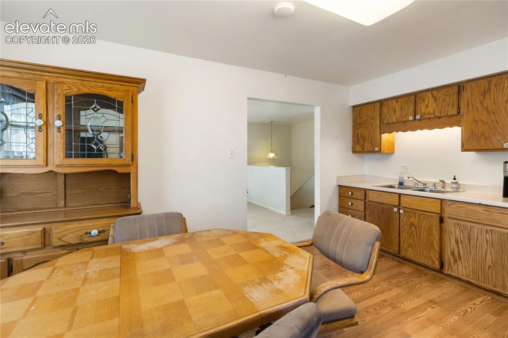 Image 13 of 40: Dining Area