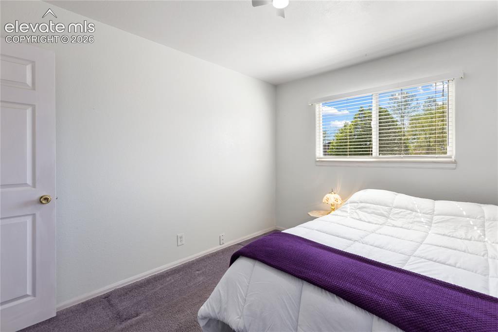 Image 17 of 40: Bedroom