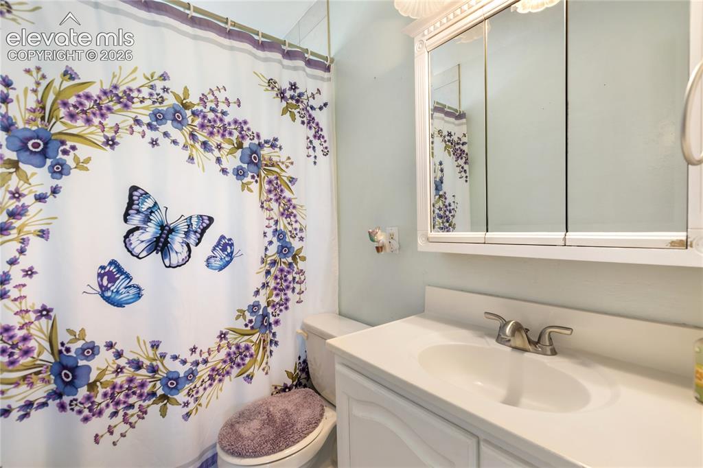 Image 20 of 40: Bathroom