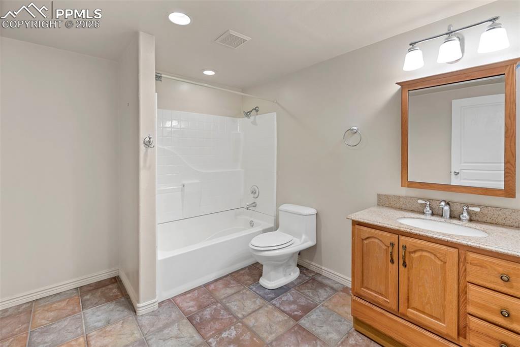 Image 26 of 41: Basement full bath