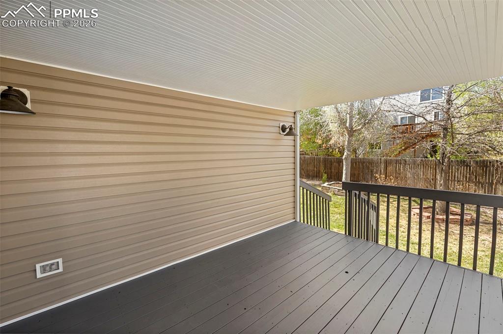 Image 29 of 41: Deck