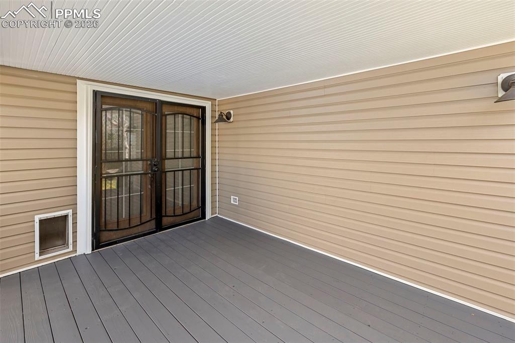 Image 30 of 41: Deck