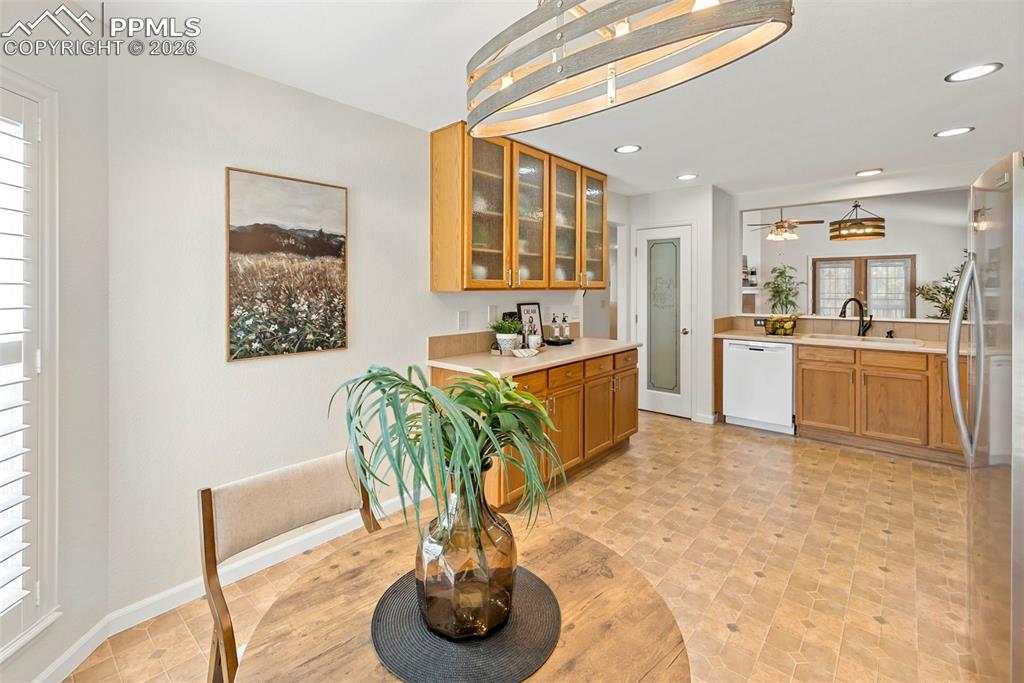 Image 8 of 41: Kitchen