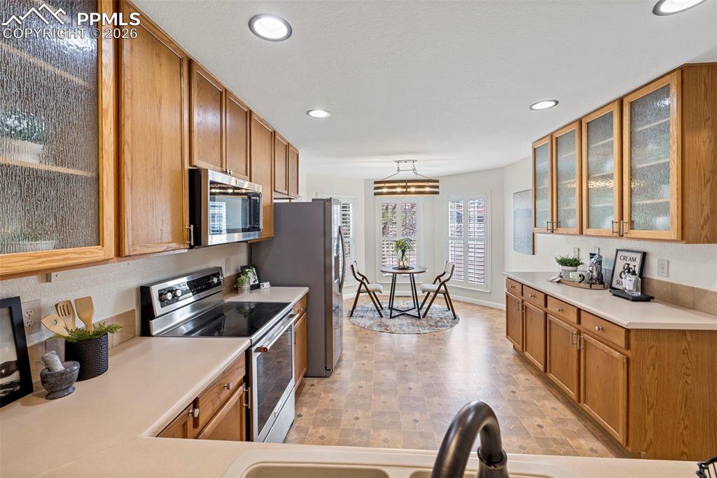 Image 9 of 41: Kitchen