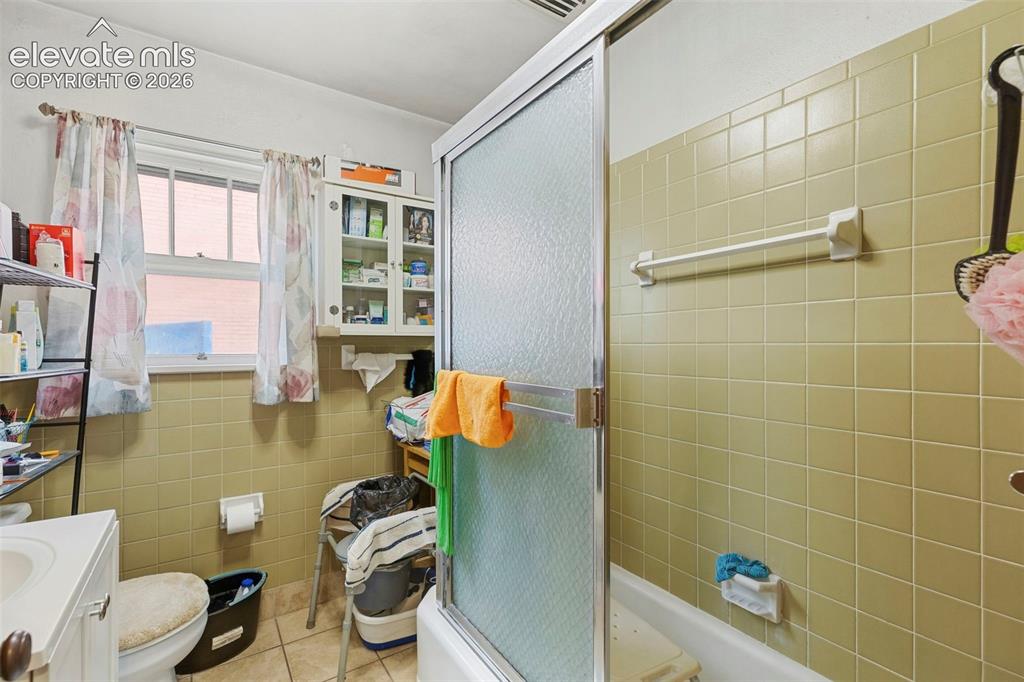 Image 15 of 29: Bathroom