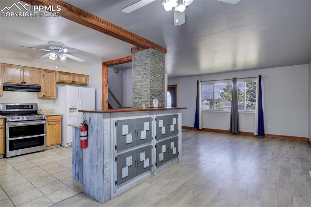 Image 6 of 36: Kitchen