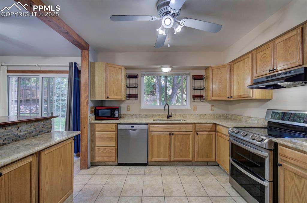 Image 9 of 36: Kitchen