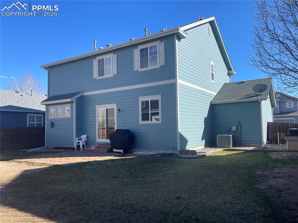 Image 17 of 19: Back of Structure