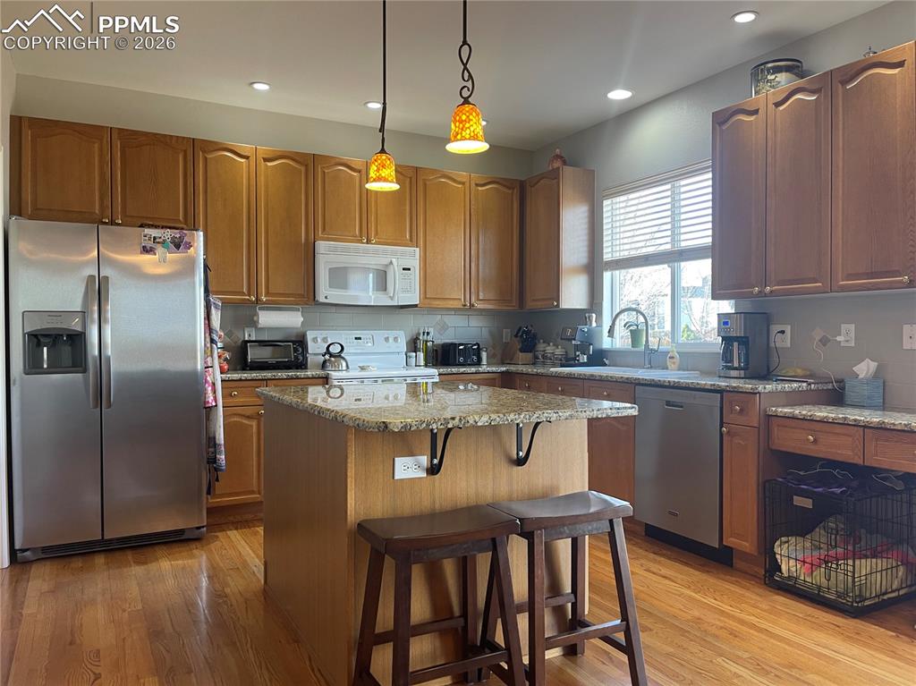 Image 18 of 19: Kitchen