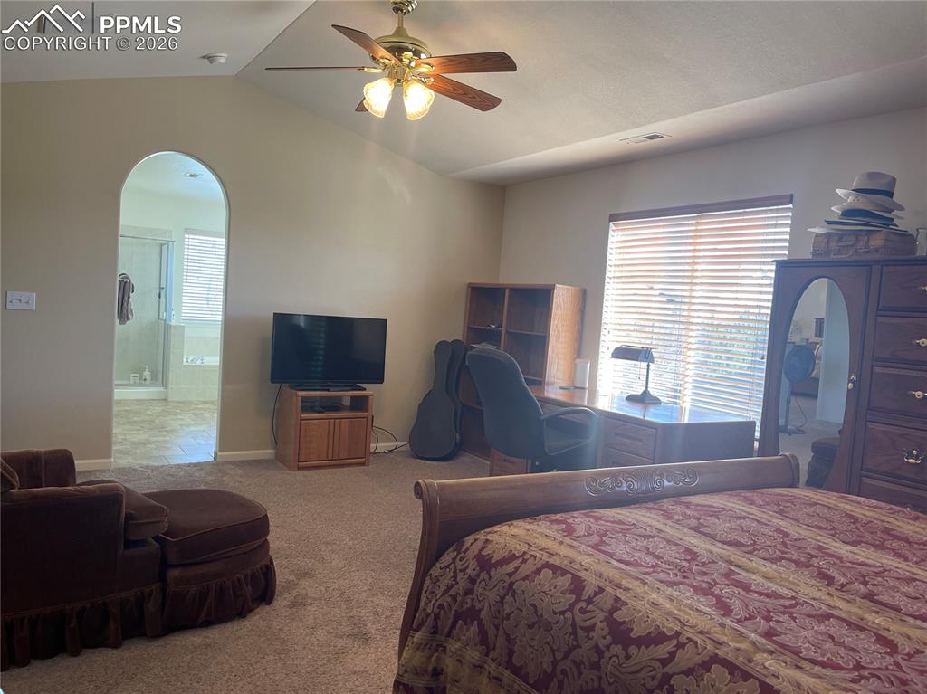 Image 4 of 19: Bedroom