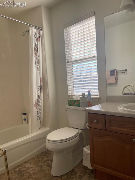 Image 8 of 19: Bathroom