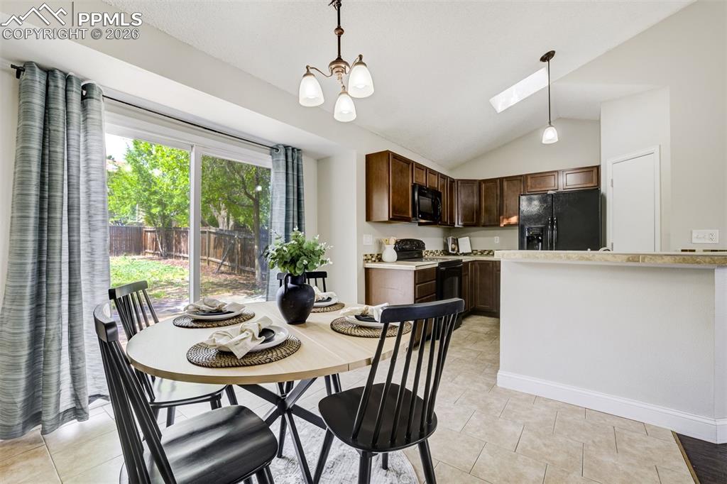 Image 11 of 48: Dining Area