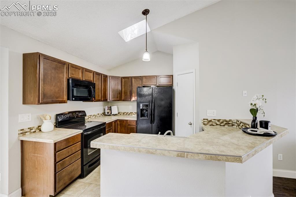 Image 13 of 48: Kitchen